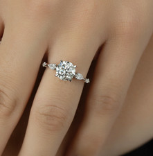 Ehering aus 18 Karat Weißgold