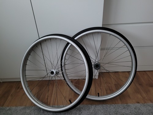 Paar rollstuhlräder mit - ,