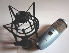 AKG Perception 400