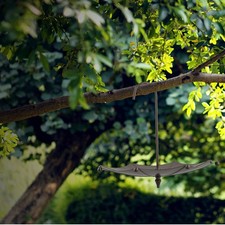 Sonnenschirm Design Metall Vogeltränke perfekt zum Anlocken für Gartenvögel