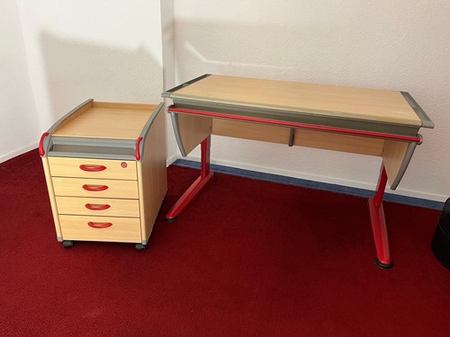 Schreibtisch