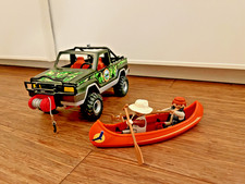 PLAYMOBIL Jeep mit Kanu –