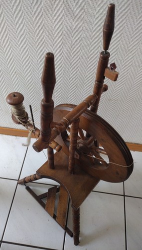 Spinnrad massiv echt holz - echt,