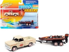 CHEVROLET Stepside + Boat & Trailer - 1965 - Flat beige - Johnny Lightning 1:64