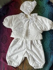3 teiliges Taufset: Jacke, Latzhose, Mütze, wattiert, weiß, mit Straß