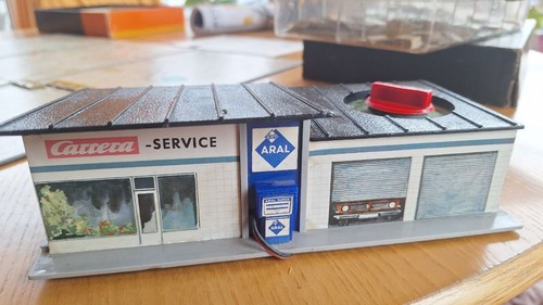 Heiße räder tankstelle - heiße,