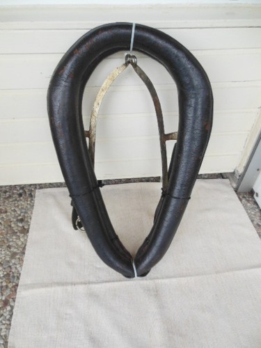 Altes pferdekummet aus leder - ,