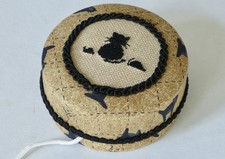 Kreuzstich, Spieldose Spieluhr mit Stoff bezogen u. bestickt, Katze,Handarbeit