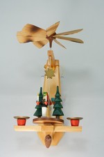 alte DDR Wand Pyramide