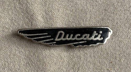 Moto ducati pin - moto,