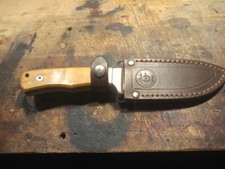 Nieto Gürtelmesser Mustang,  Aluminium-Backen, Olivenholz Griffschalen 