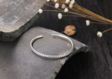 B25 Armspange Armreif Dreiecke eckig rundes Ende Sterlingsilber 925