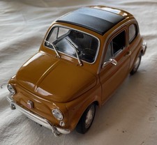 Welly Fiat 500 L  senfton 1:18 o. OVP Italian Klassiker Diecast