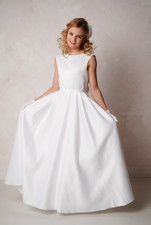 Kommunionkleid weiß slim fit Gr.152 Neu ohne Etikett aus Geschäftsauflösung