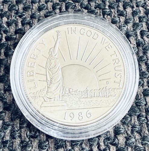 Usa half dollar - usa:, statue