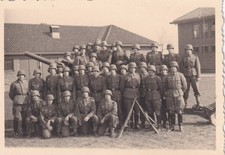 Foto - Soldaten mit Stahlhelm