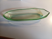 allefeinste Glasschale grün, z.B. für Stifte etc. ca. 21 cm lang / 6 b / 3h