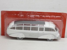 Mercedes-Benz LO 3100 Stromlinien Bus / Reisebus weiß/silber Box Hachette 1:43 