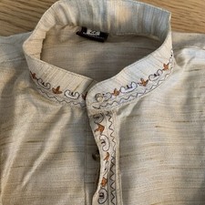 Hochwertiger schlanker Seidenanzug