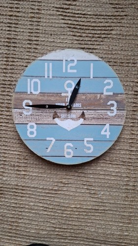 Maritime wanduhr aus holz mit - aus,