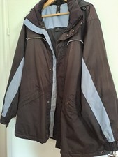 Original Mercedes-Benz blau-schwarze Jacke für Herren + Cap im gleichen Design