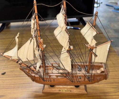 Holzmodell hms bounty - bounty, scale