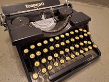 Alte mechanische Schreibmaschine, Torpedo Frankfurt, zur Dekoration