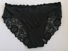 Damenslip mit Spitze. Größe: 3 XL . Farbe: Schwarz. Marke: Markenlos.