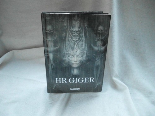 Giger art book - hr,