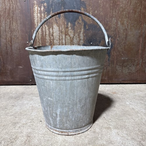 Alter zinkeimer wassereimer - ,