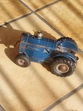 Gama Traktor mit Anhänger