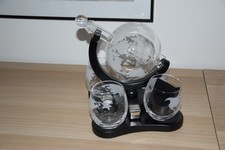 Whisky Karaffe Set Globus 900ml mit Glasboot, 4 Gläsern, 4 RVS-Kühlsteinen