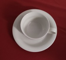 Tasse und Untertasse Göbel weiß Porzellan Oeslauer Manufaktur. Kleine Tasse.