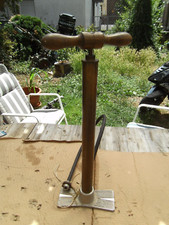 Antike alte Luftpumpe Standluftpumpe Luft Holzgriff Metall Bronze