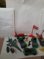 Plastiksoldaten 5 bis 6 cm  Figuren 3 Farb Spielzeug Militär Armee viel Zubehör