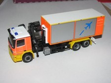 Herpa 091206 MB Actros M Feuerwehr Hamburg Flughafen WLF Wechsellader mit Kran
