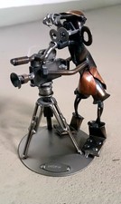 Schraubenmännchen Kameramann mit Stativ