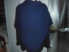 * NEU *super schönes dunkelblaues DREIECKSTUCH, liebevolle Handarbeit