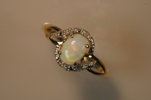 Colourful opal 9ct - , diamond