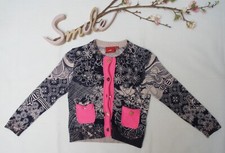 oilily ★ Feinstrickjacke mit Patches und Blumendesign ★ Gr. 116 (5-6 Jahre) ★