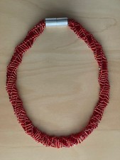 schöne Halskette / Perlenkette / Modeschmuck / rot /Magnetverschluss /Handarbeit