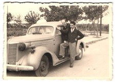 2 Fotografien 2.WK, Auto Chevrolet der US-Army mit Scheinwerfer Abdeckung 