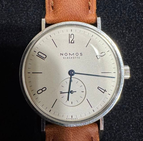 Nomos tangente kleine sekunde - tangente,