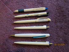 6 weiße Kugelschreiber