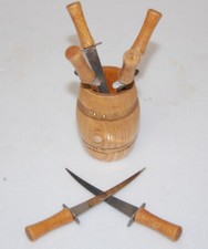 6 dekorative Partyspieße Cocktailspieße Schwert Säbel Dolch Metall Holz Holzfaß