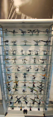 Vitrine mit modellflugzeuge - mit, 54
