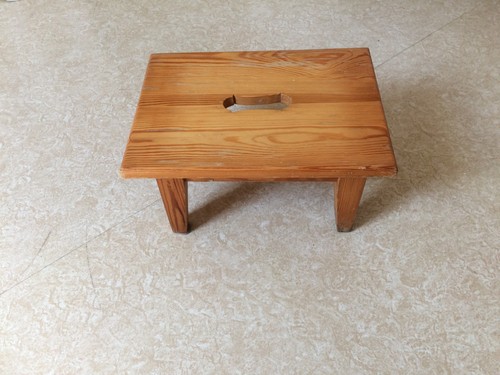 Holzschemel mir griffmulde - holzschemel,