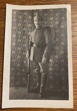 Alte Foto AK 1. Weltkrieg Soldat mit Pickelhaube u. Gewehr um 1915