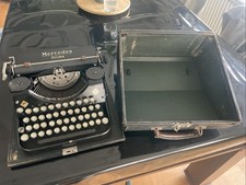 Antike Schreibmaschine . Marke