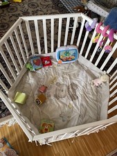 Wunderschönes, höhenverstellbares Laufgitter aus Holz